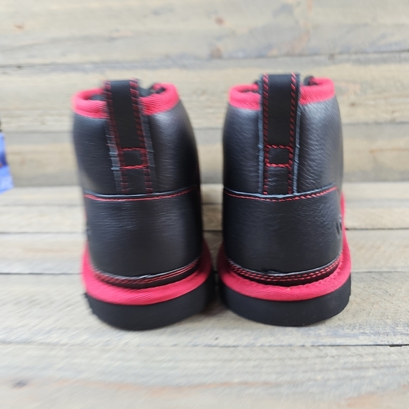 UGG Neumel Leather Men\'s Chukka Ankle Boots Plush Lined Black/Red main image 11